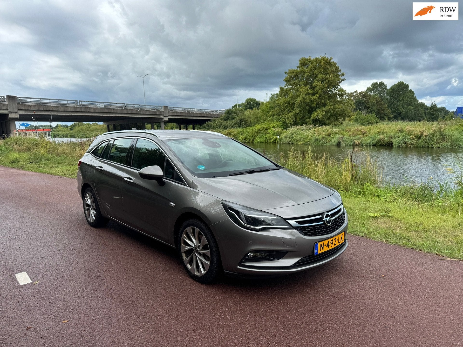 Opel Astra Sports Tourer 1.4 Innovation|Autom.|Airco|Luxe|, Gebruikt, 4 cilinders, Leder en Stof, Grijs