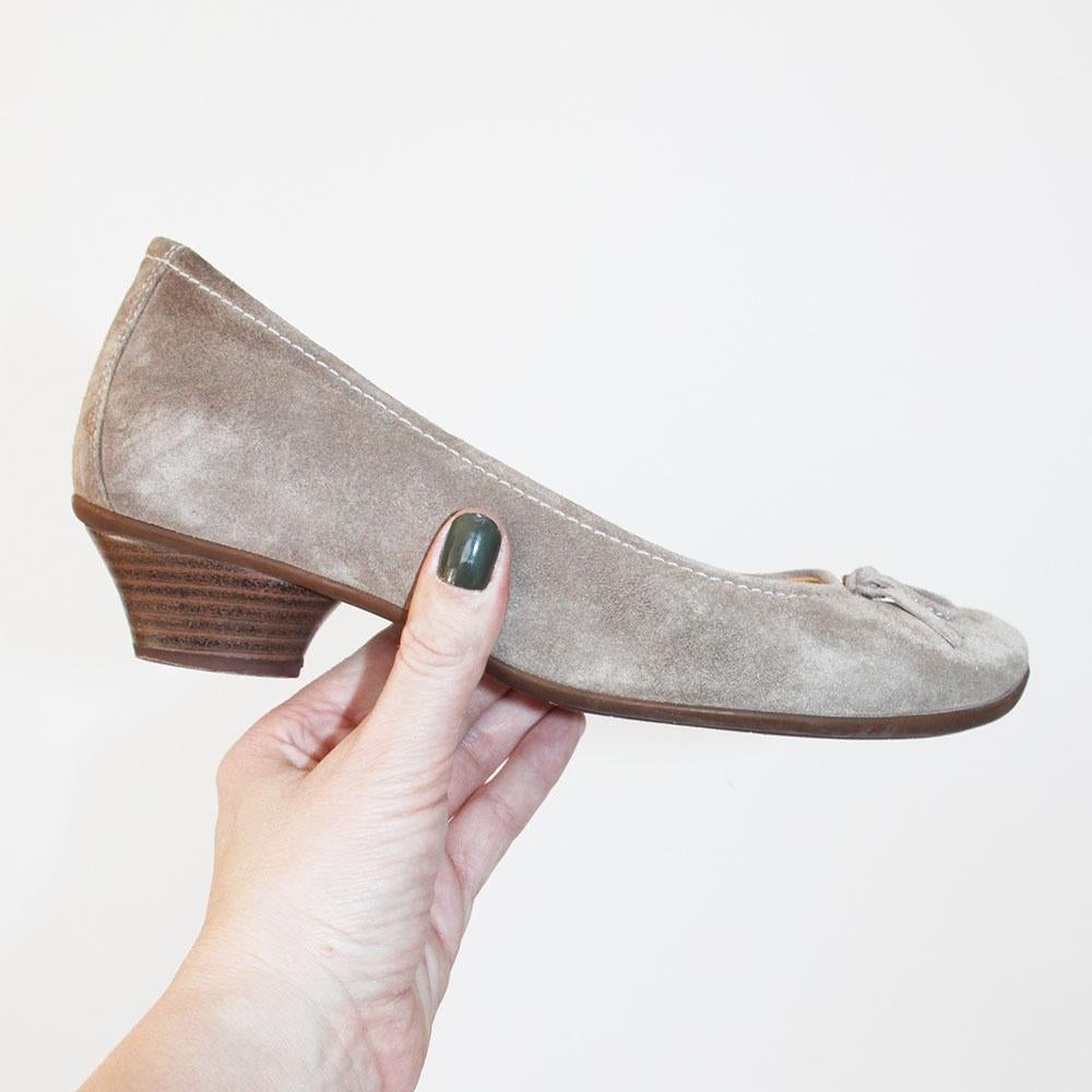 Mooie Suede Footnotes Pumps -s13 (Maat 38) € 45,-, Kleding | Dames, Schoenen, Pumps, Overige kleuren, Ophalen of Verzenden, Zo goed als nieuw