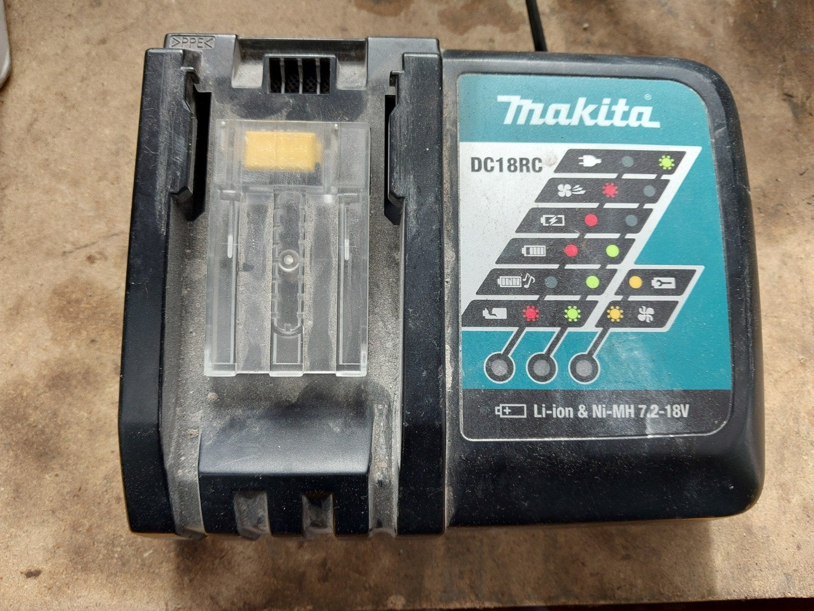 Makita acculader DC18RC, Ophalen of Verzenden