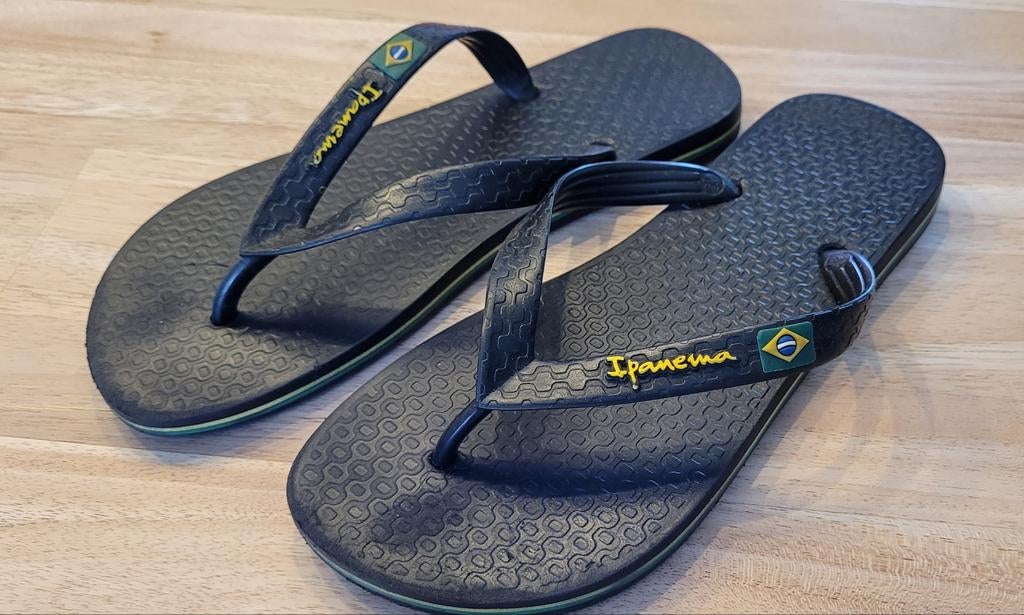 Ipanema slippers maat 37 - Zwart met Braziliaanse vlag, Ophalen of Verzenden, Jongen of Meisje