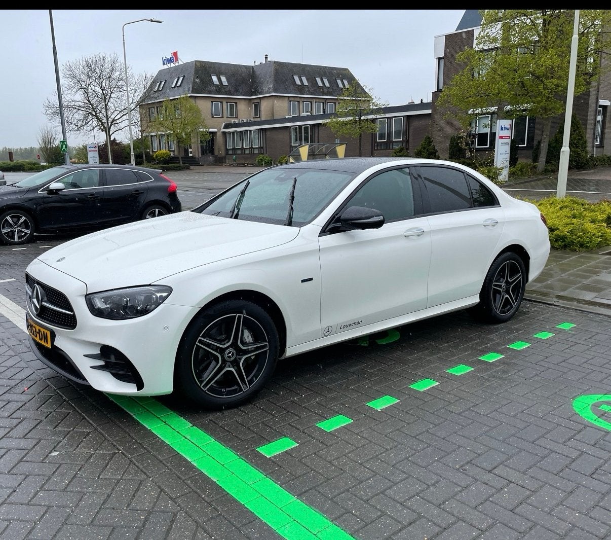 Mercedes-Benz E-Klasse E300 e 333pk 9G-TRONIC 2021 Wit, Achterwielaandrijving, 1890 kg, Te koop, 1991 cc