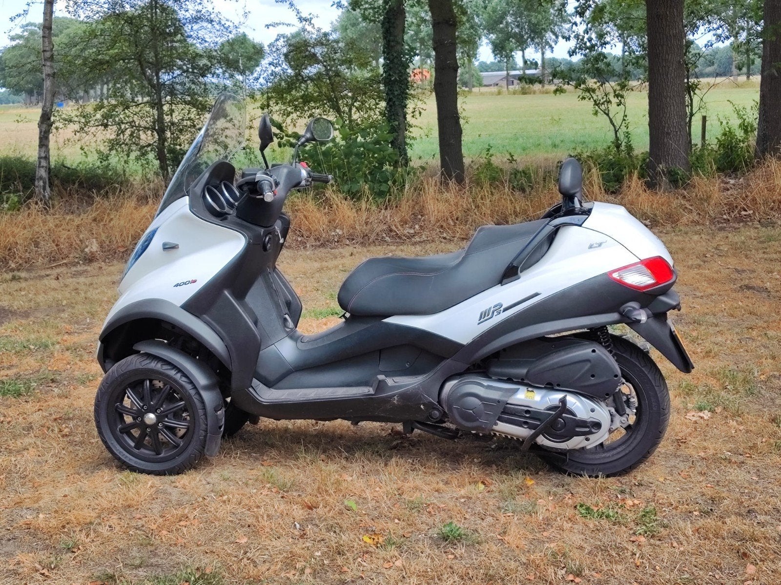 Te koop zeer mooie Piago MP 3 kleur wit, Motoren, Motoren | Piaggio, Gebruikt, Particulier, 399 cc, Overig
