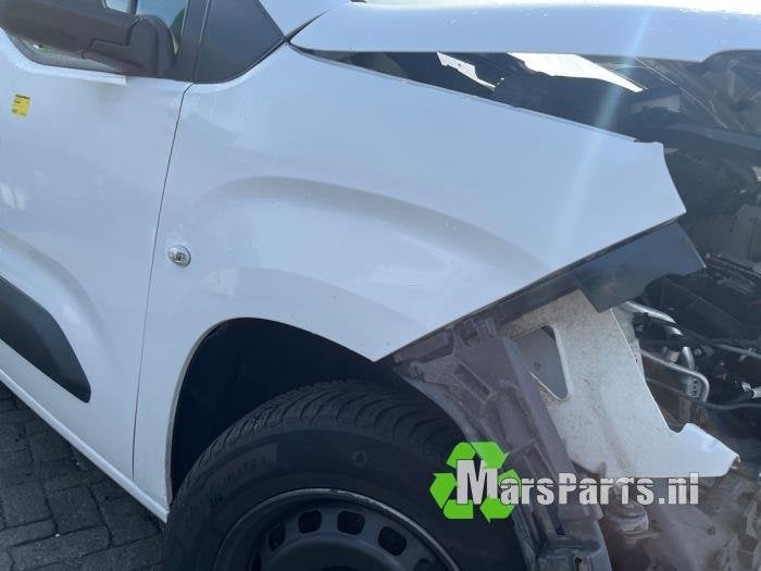 Scherm rechts-voor van een Citroen Berlingo (EWP), Gebruikt, -, Ophalen of Verzenden, -