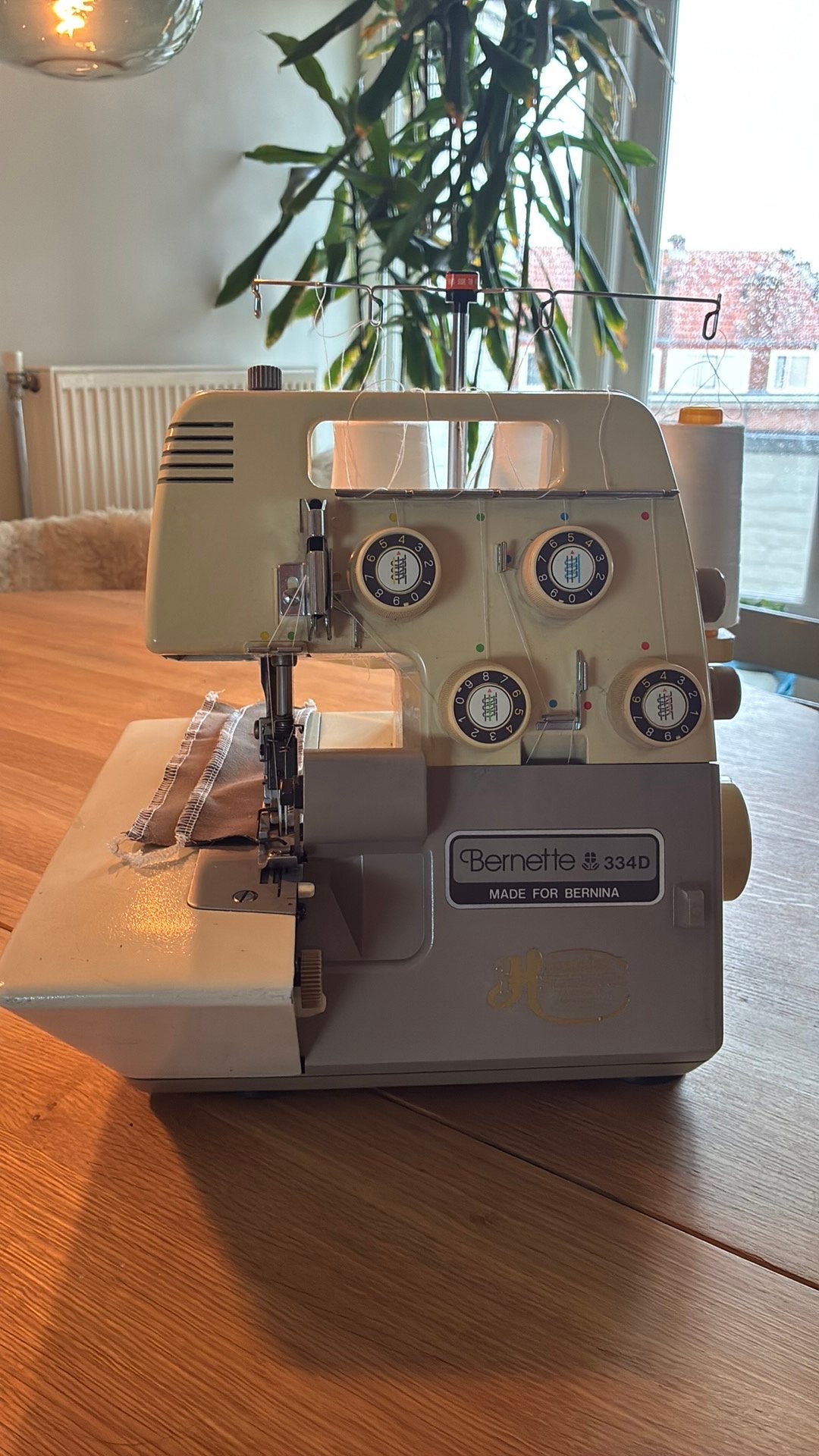Bernette 334 D, Ophalen of Verzenden, Zo goed als nieuw, Lockmachine, Overige merken