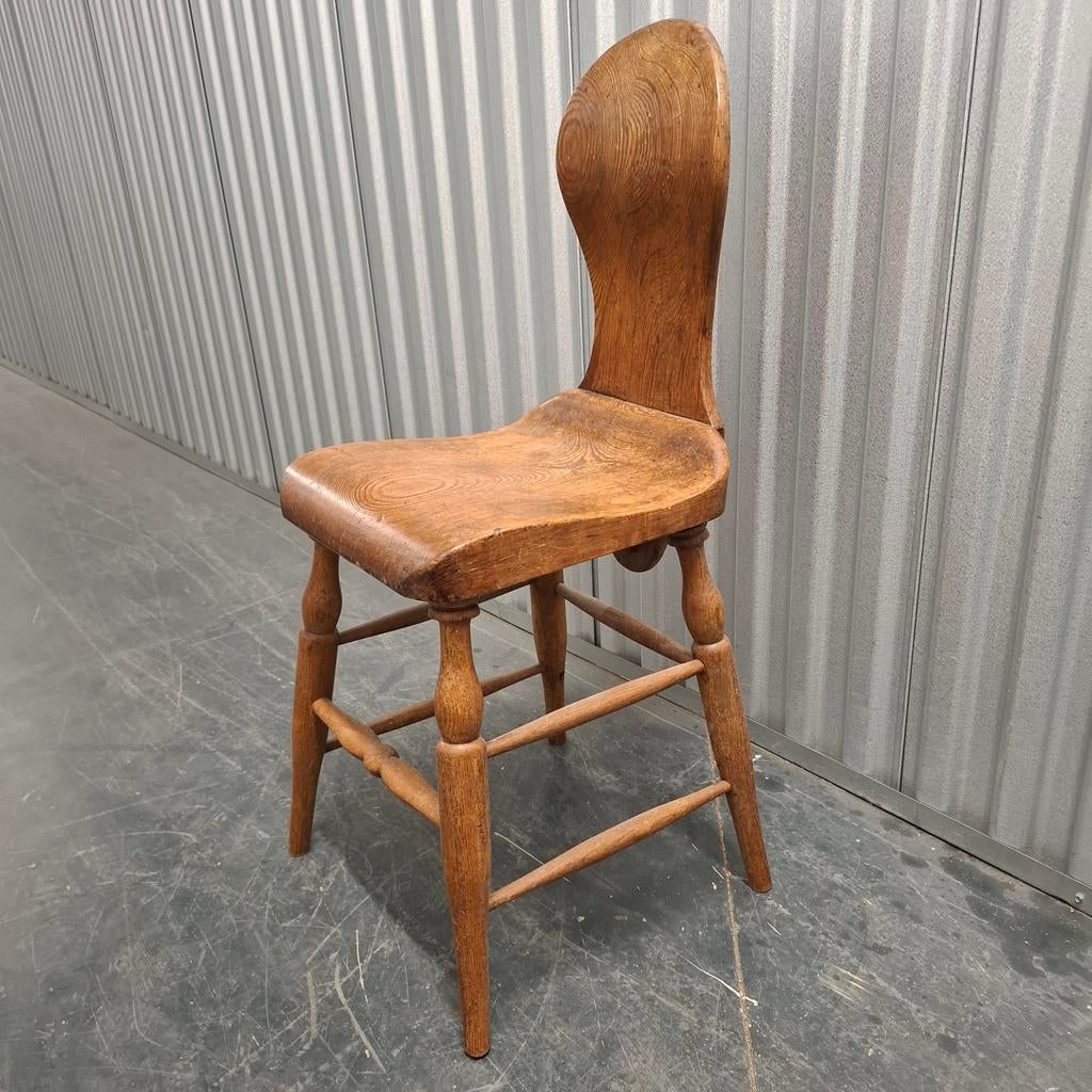 Antieke brocante Vintage brutalist |  klein stoeltje, Huis en Inrichting, Ophalen, Gebruikt, Overige kleuren, Vintage design Mid Century jaren 30 40 50 60 70 brutalist