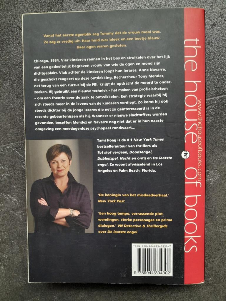 Dieper dan de Doden - Tami Hoag (Thriller), Ophalen of Verzenden, Gelezen, Tami Hoag, Amerika