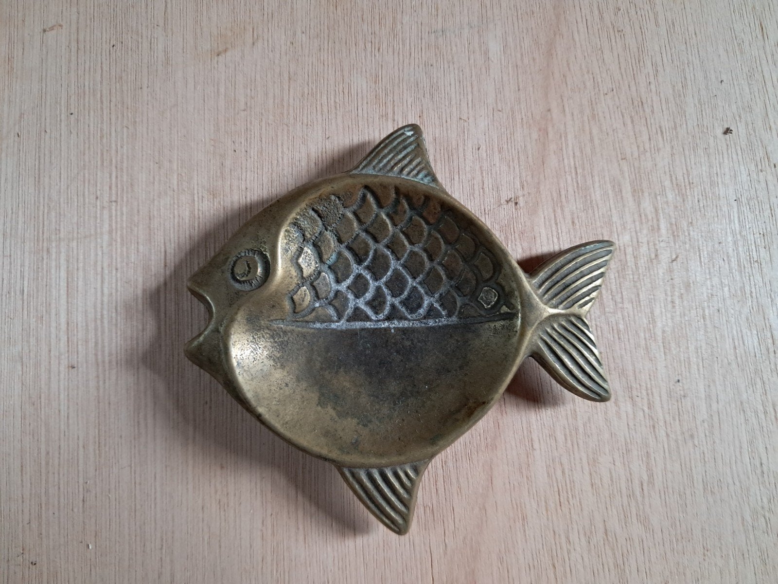 Vintage messing schaaltje in de vorm van een vis, Antiek en Kunst, Antiek | Woonaccessoires, Ophalen of Verzenden