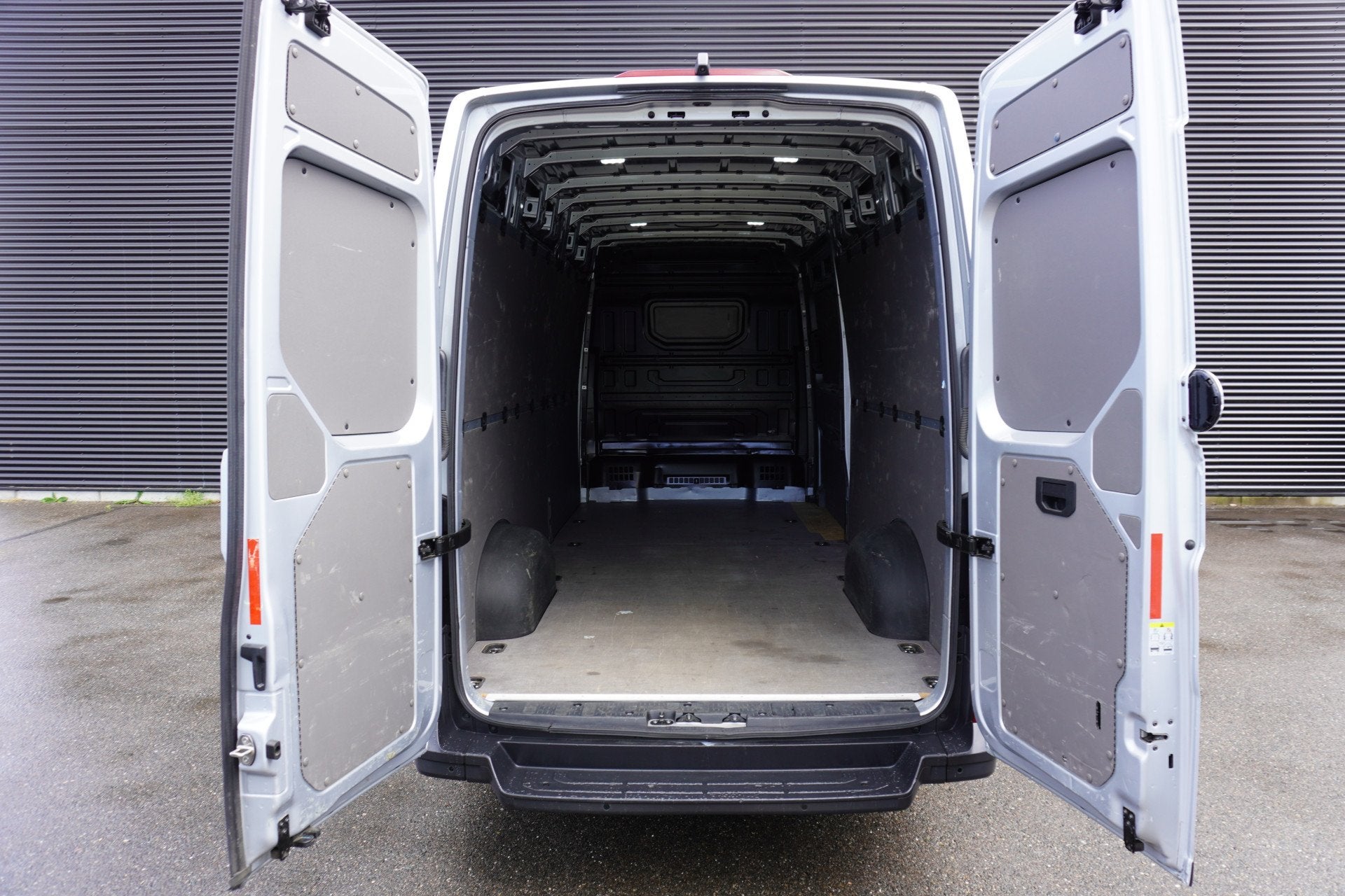 Volkswagen Crafter 180pk Automaat L4H4/L3H2 Apple carplay LE, Auto's, Bestelauto's, Gebruikt, Euro 6, Volkswagen, 3000 kg