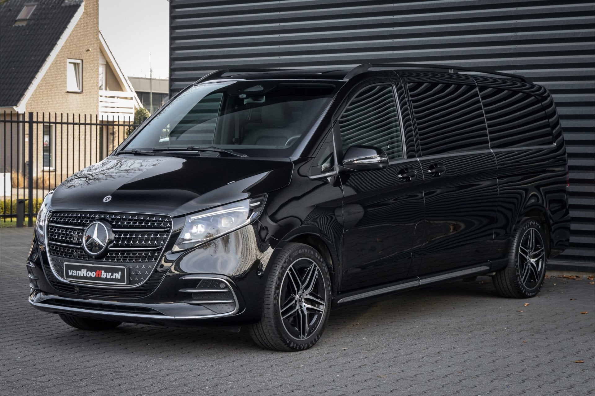 Mercedes-Benz V-Klasse 300d 4 Matic XL DC AMG-Line - Distron, Auto's, Gebruikt, Zwart, 4 cilinders, 2000 kg