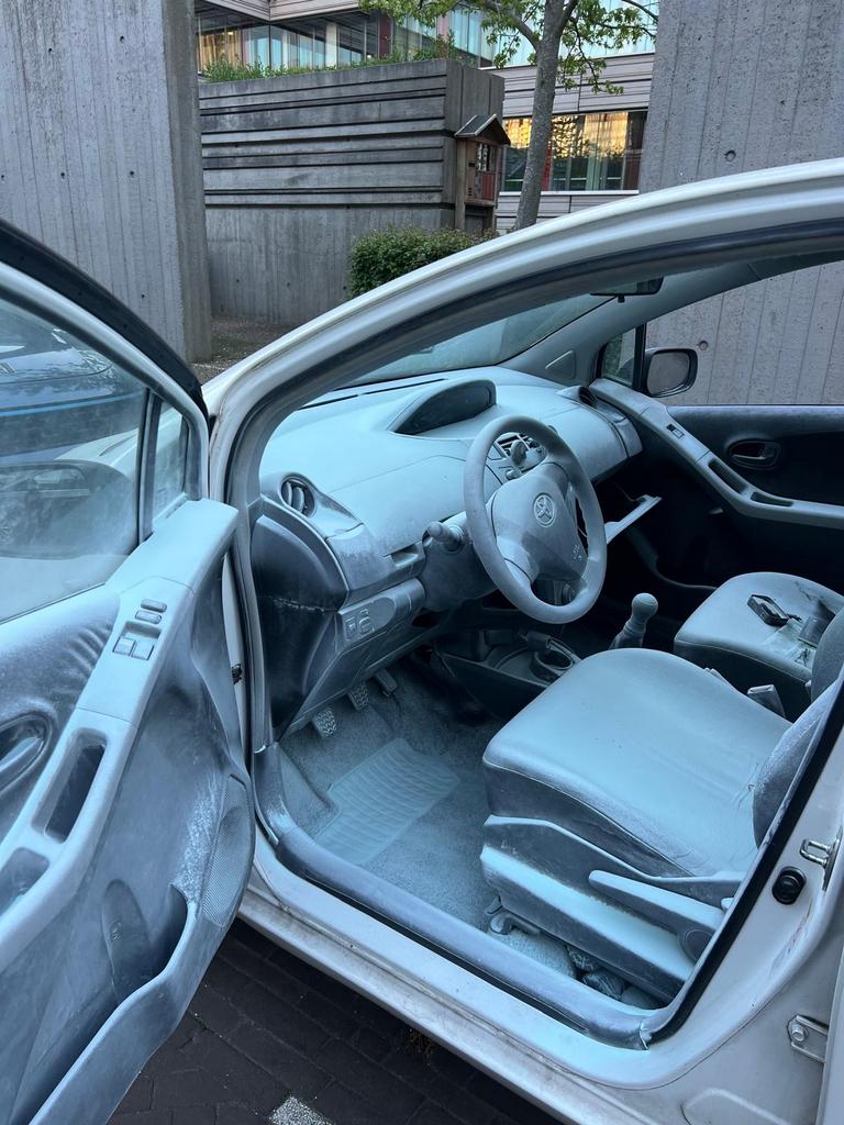 Toyota Yaris 1.0 12V Vvt-i 5DR Terra 2010 Wit, Voorwielaandrijving, 40 €/maand, 750 kg, Wit