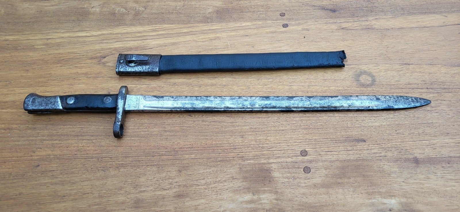 Antieke bajonet met schede - Artillerie, Ophalen of Verzenden, Landmacht, Overige gebieden, Mes of Dolk