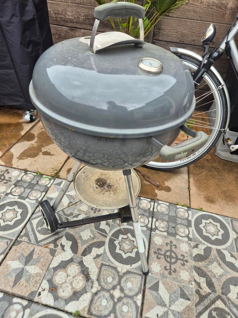 Weber BBQ 47 cm met hoes - Ziet er nog netjes uit, Tuin en Terras, Houtskoolbarbecues, Ophalen of Verzenden, Gebruikt, Weber, Met accessoires