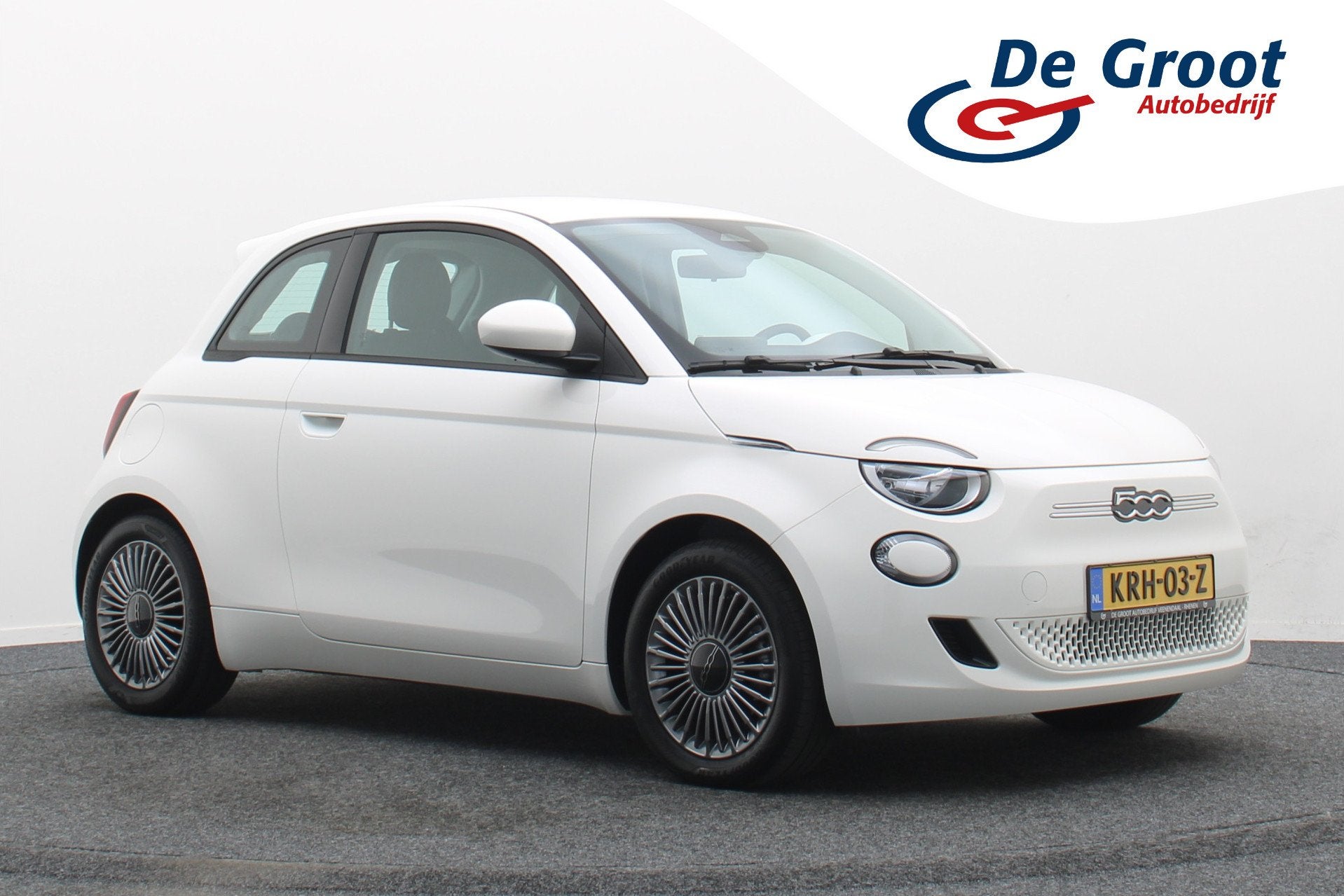 Fiat 500E Icon 42 kWh SOH 94,5%, Virtual Cockpit, Apple Carp, Auto's, Stof, Gebruikt, Zwart, 4 stoelen