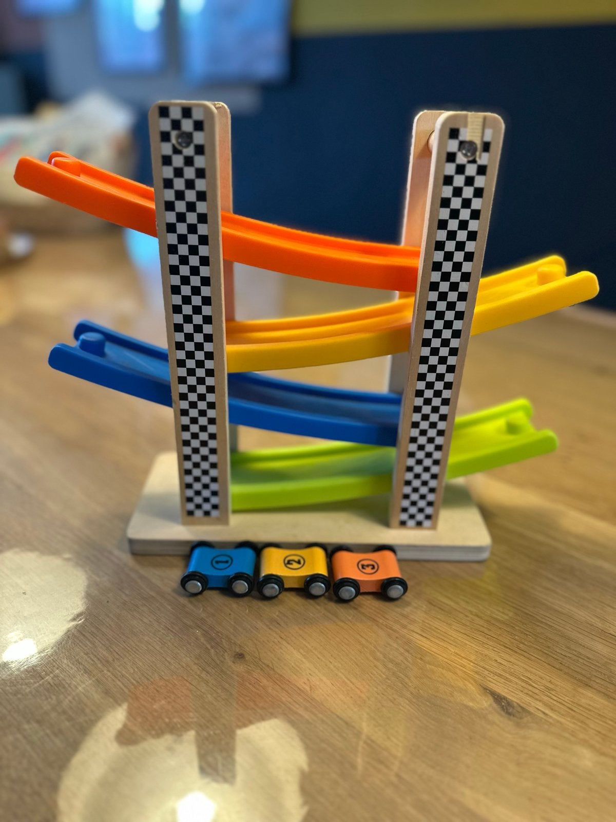Houten autobaan / knikkerbaan met 3 autootjes, Ophalen of Verzenden, Zo goed als nieuw