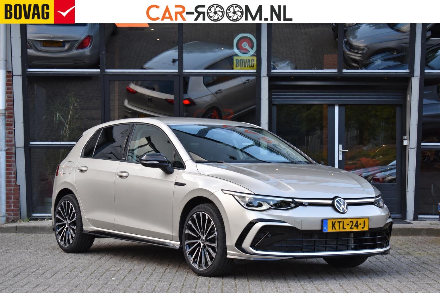 Volkswagen Golf 1.5 eTSI R-Line ACC DCC Carplay Camera Sfeer, Auto's, Dealer onderhouden, Stof, 4 cilinders, Met garantie (alle)