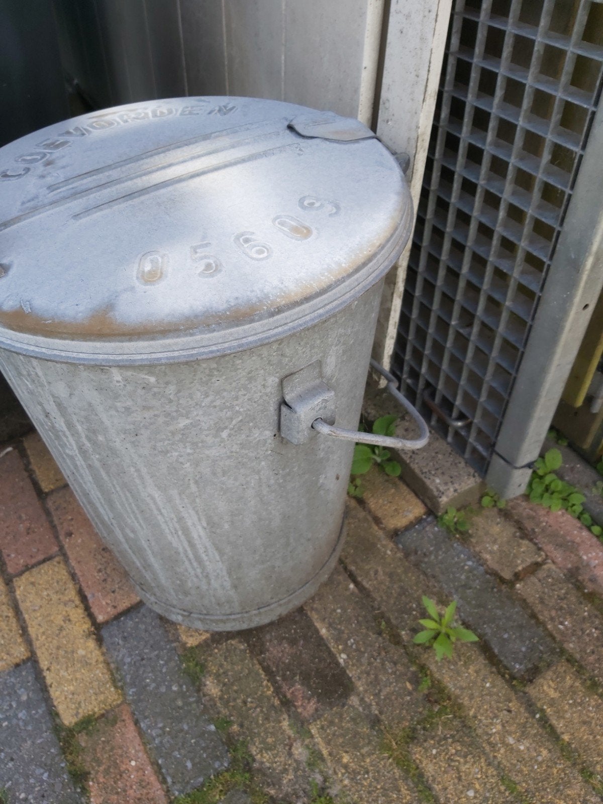 Oude zinken prullenbak Coevorden zie foto's helemaal gaaf, Ophalen