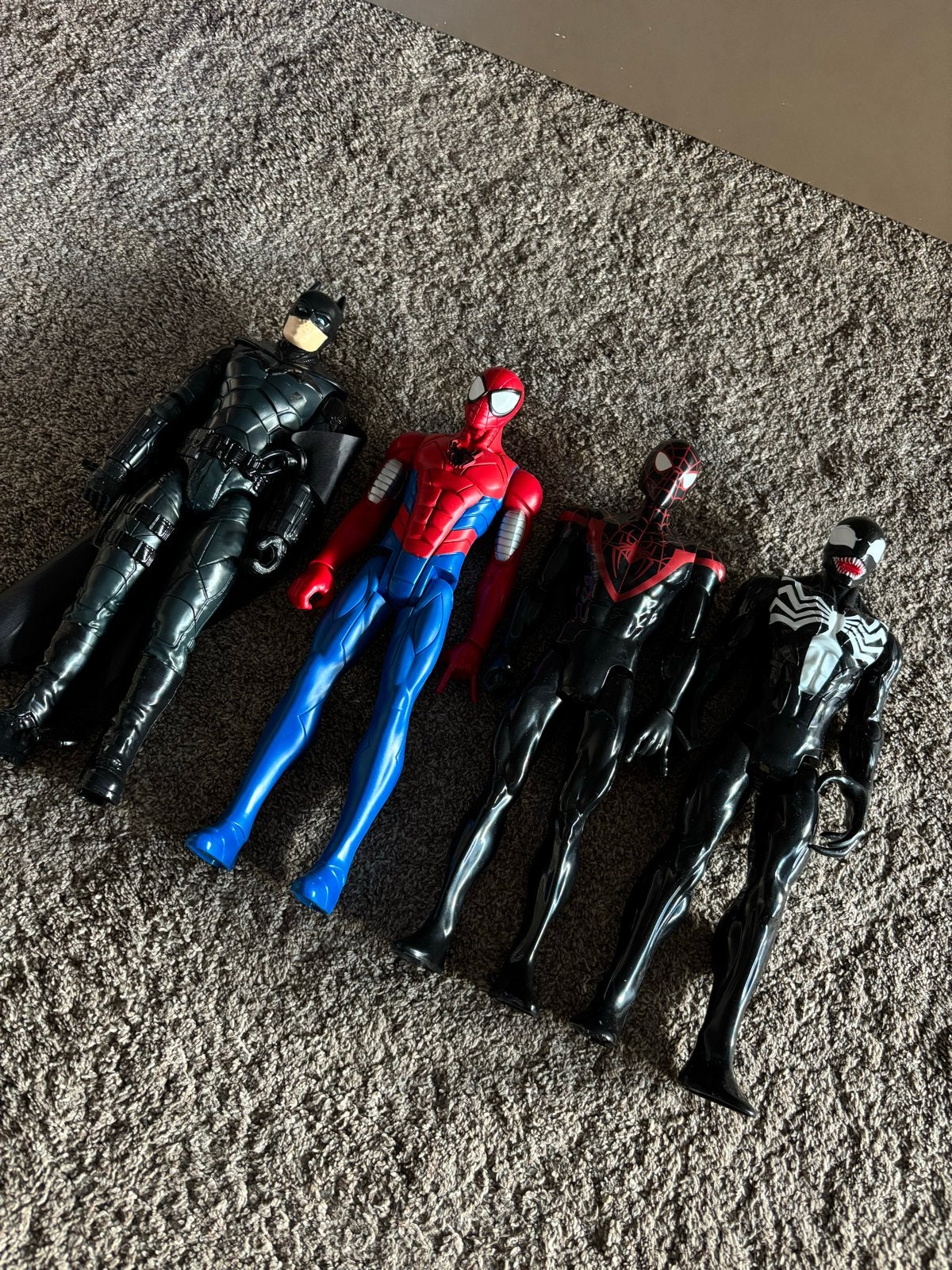 Grote actiefiguren: Batman, Spiderman, Miles Morales, Venom, Ophalen of Verzenden, Zo goed als nieuw
