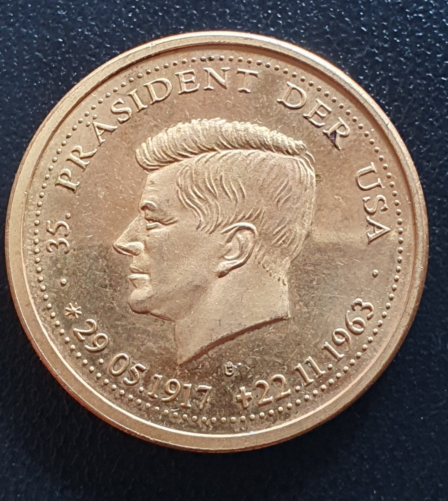 JKF Medaille uit 1963 bezoek aan Berlijn., Postzegels en Munten, Penningen en Medailles, Ophalen of Verzenden, Overige materialen