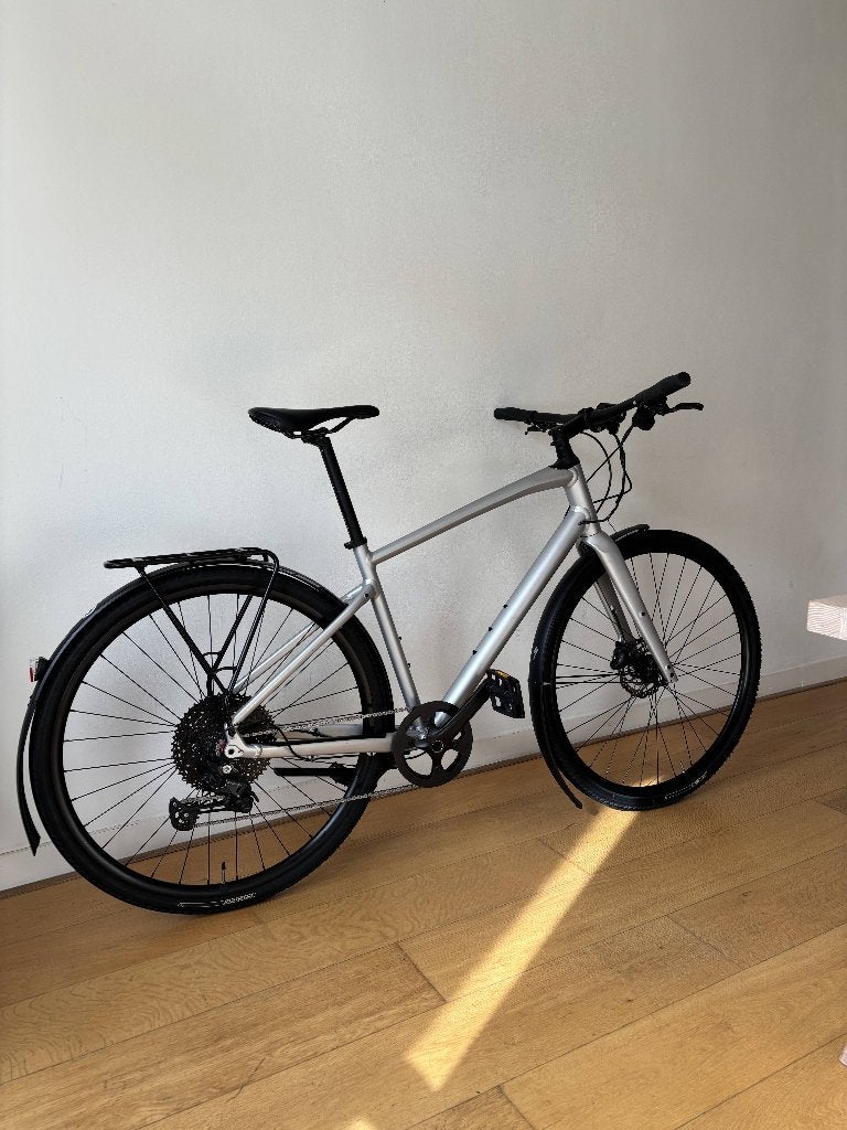 Specialized Sirrus X 4.0 EQ, near-new, Amsterdam, 28 inch, 10 tot 15 versnellingen, Heren, Aluminium