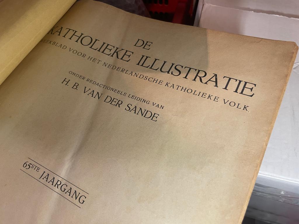 Groot zwaar boek De Katholieke Illustratie (1930-1931), Boeken, Tijdschriften en Kranten, Ophalen of Verzenden, Gelezen, Overige typen