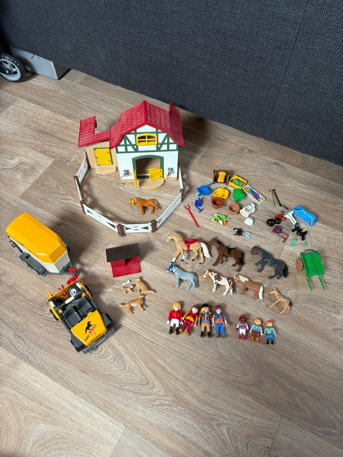 Playmobil paardenstal met veewagen en veel accessoires, Kinderen en Baby's, Speelgoed | Playmobil, Gebruikt, Complete set, Overige typen