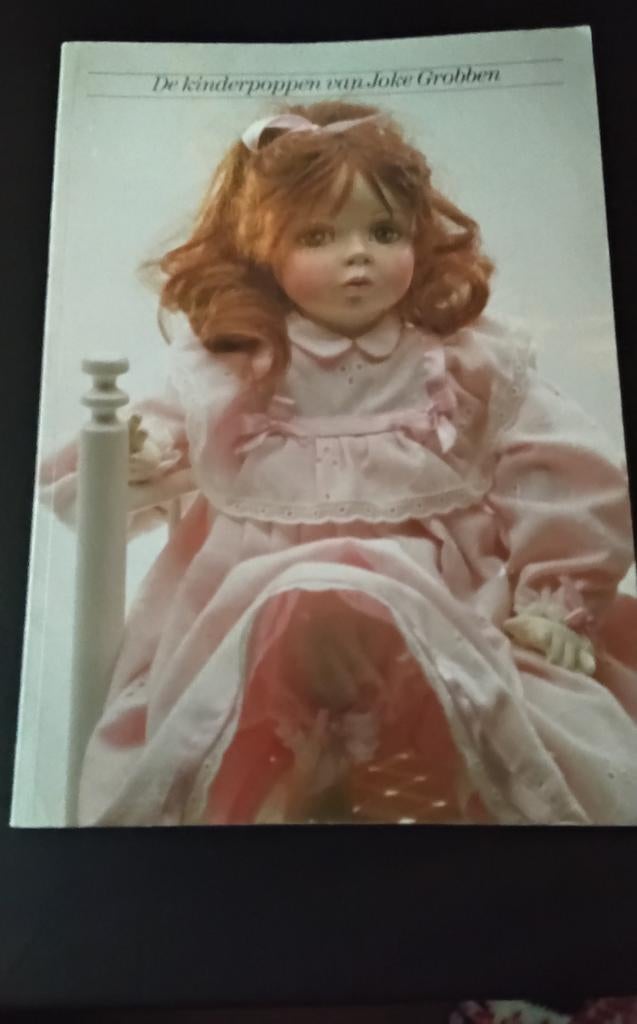 De kinderpoppen van Joke Grobben - Boek over poppen, Boeken, Kinderboeken | Jeugd | onder 10 jaar, Ophalen of Verzenden, Zo goed als nieuw