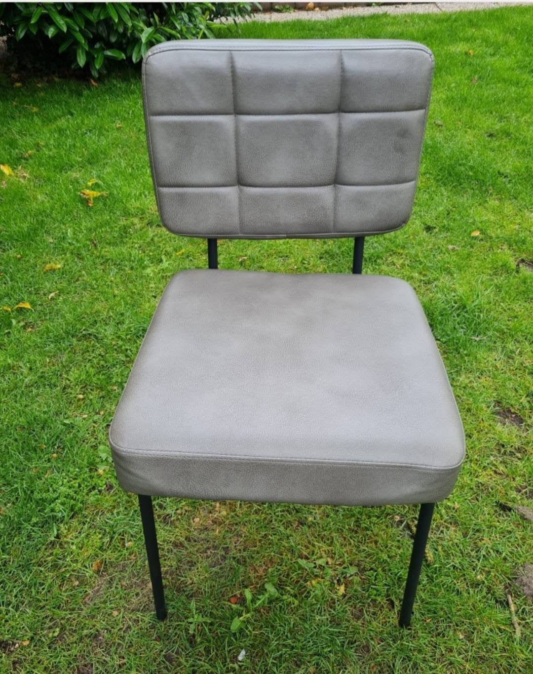 4 stoelen met metalen poten., Ophalen, Gebruikt, Modern, industrieel, Overige materialen