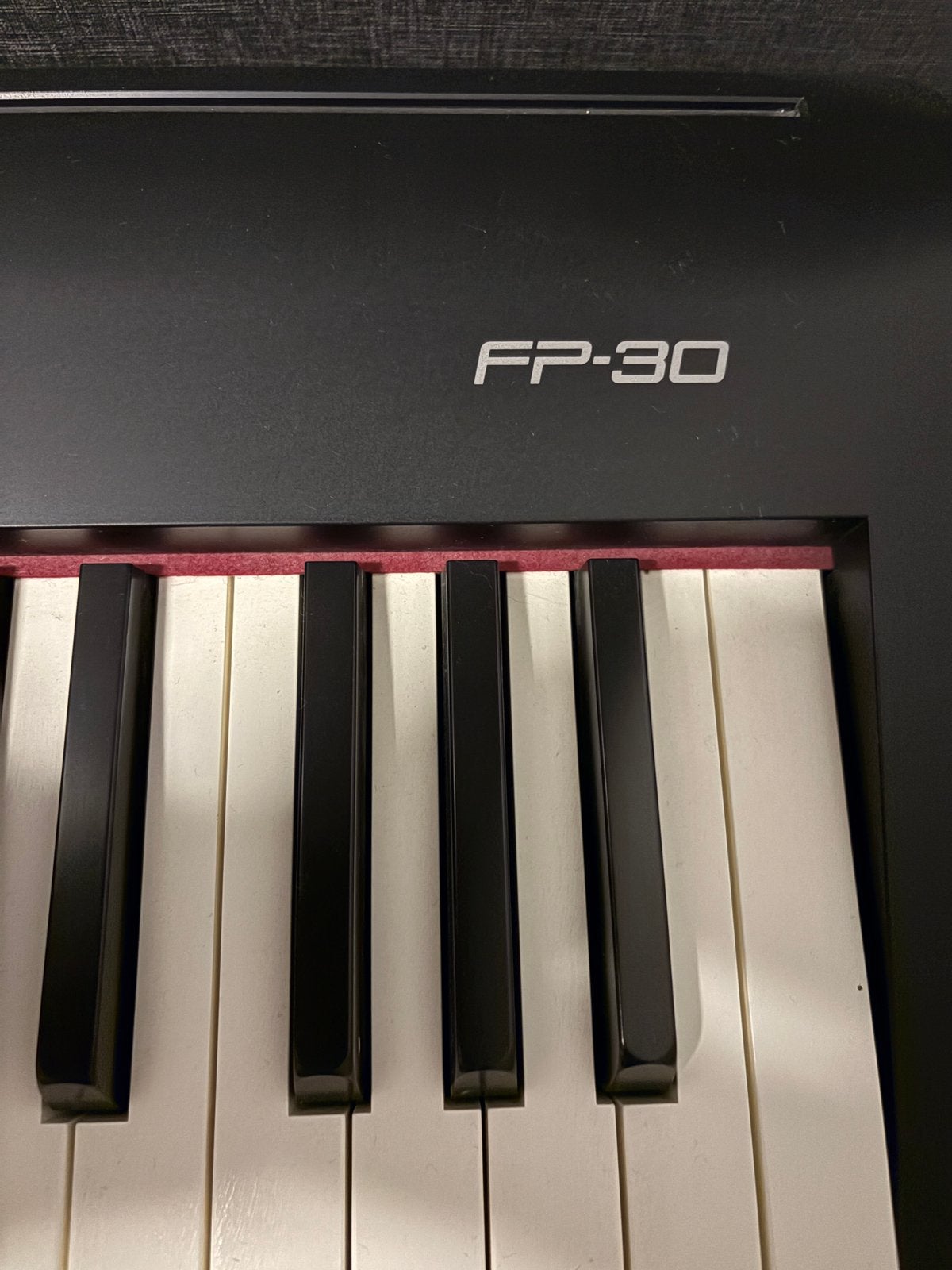 Foto 4 van Roland FP 30 digitale piano met onderstel en pianobank