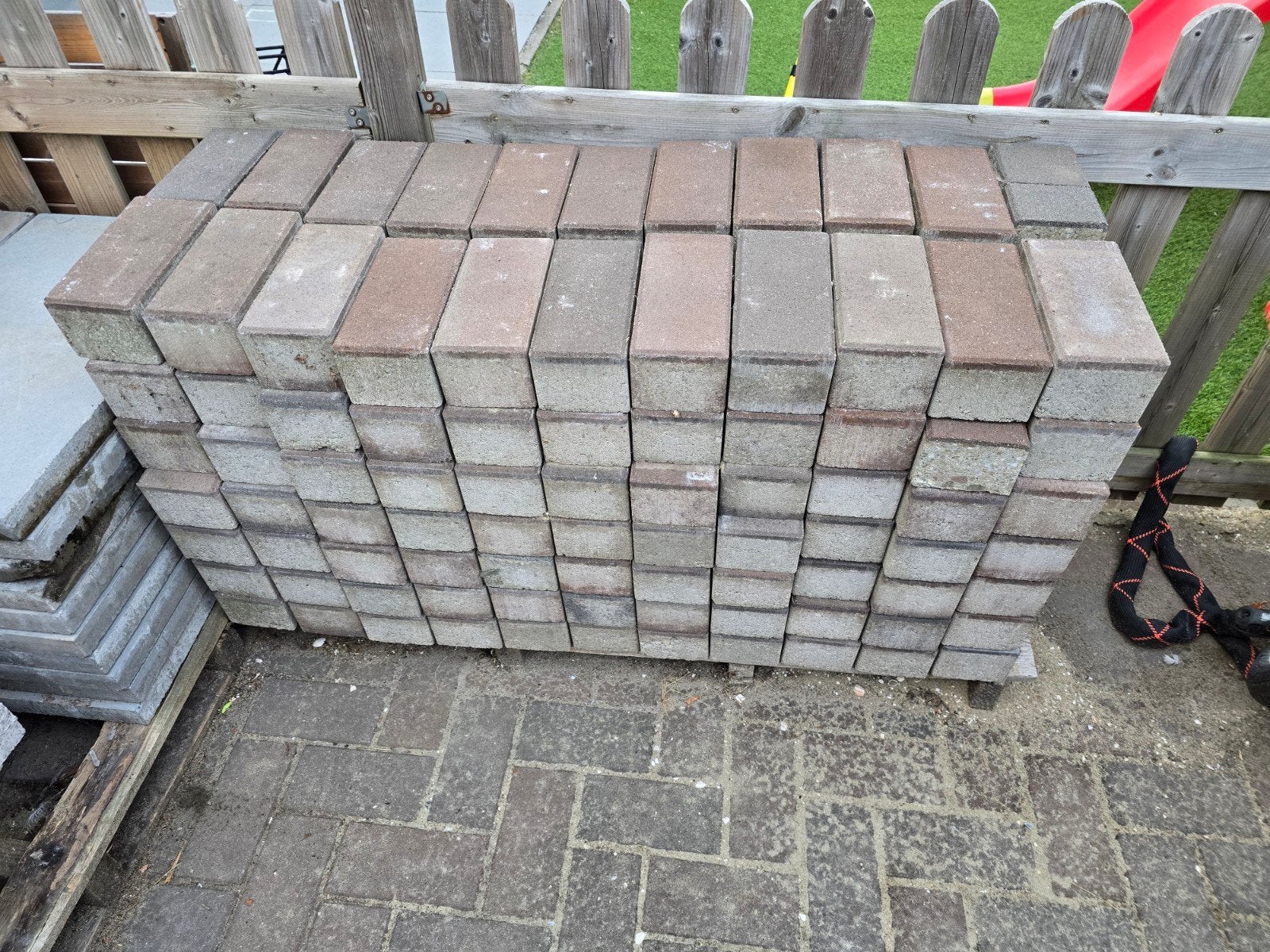 Beton klinkers (BKK) KOMO, Bruin Zwart 20.9x10.4x8cm. 144 st, Tuin en Terras, Ophalen, Nieuw, Beton, Klinkers