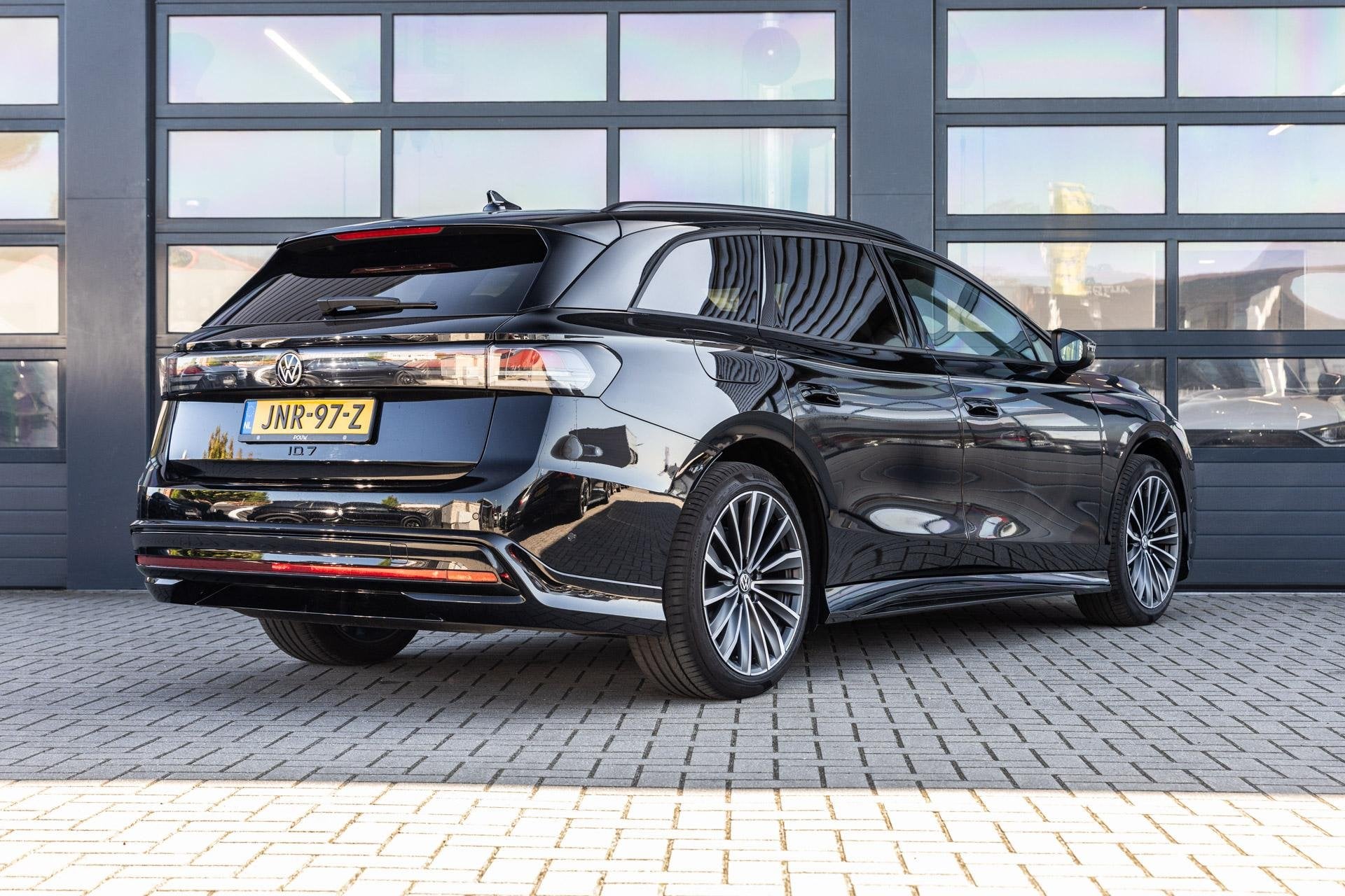 Volkswagen ID.7 Tourer Limited Edition 286pk 77 kWh | Trekha, Auto's, Automaat, 12 maanden, Zwart, 587 km