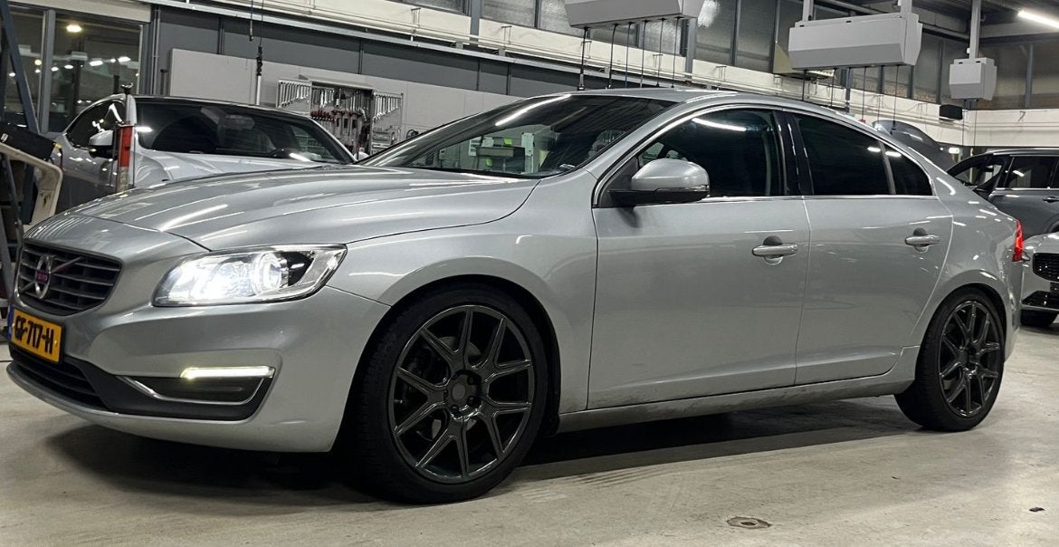 Volvo S60 2.0 Summum T5 8 versn. Aut. Vol leer int., Zwart, 4 cilinders, 1969 cc, Particulier