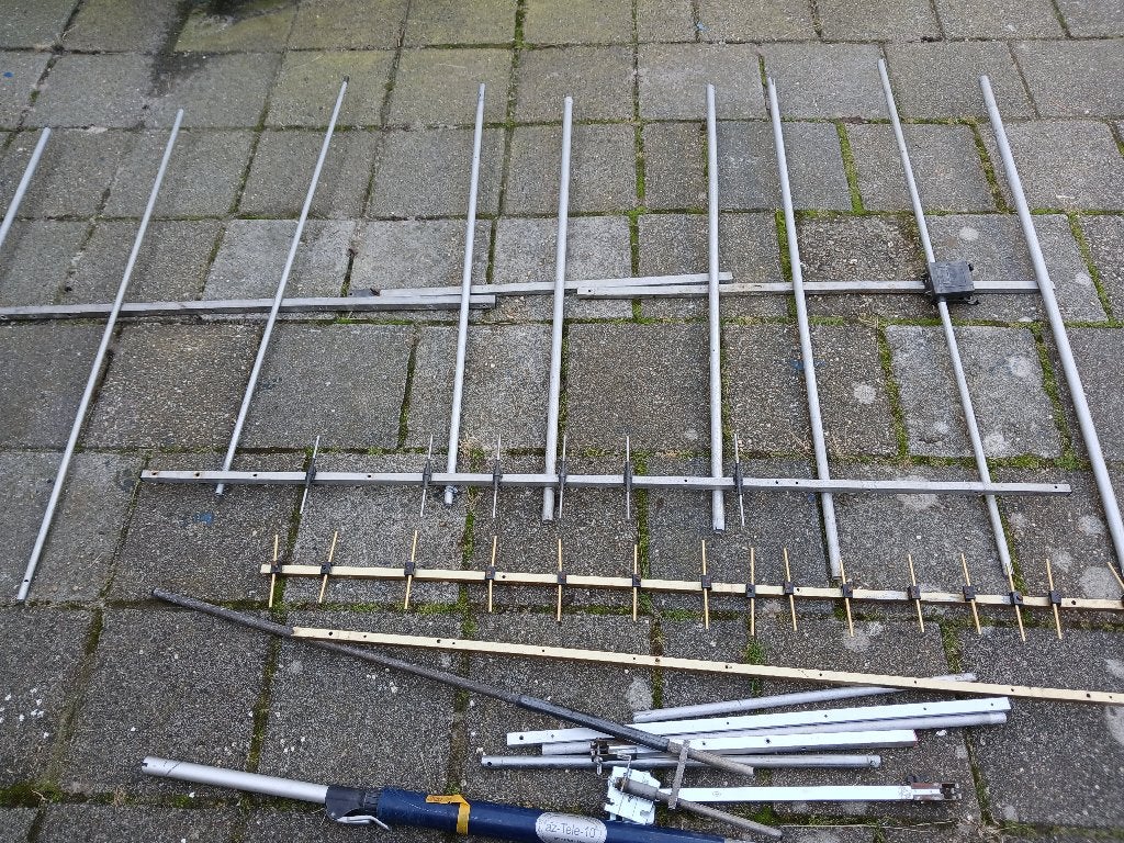 ANTENNES + 3 ROLLEN  COAX WAARVAN ÉÉNTJE  10MM, Telecommunicatie, Antennes en Masten, Ophalen, Gebruikt, Antenne