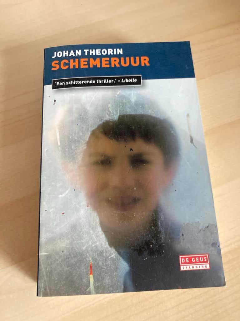 Johan Theorin - Schemeruur, Boeken, Ophalen of Verzenden, Zo goed als nieuw, Scandinavië
