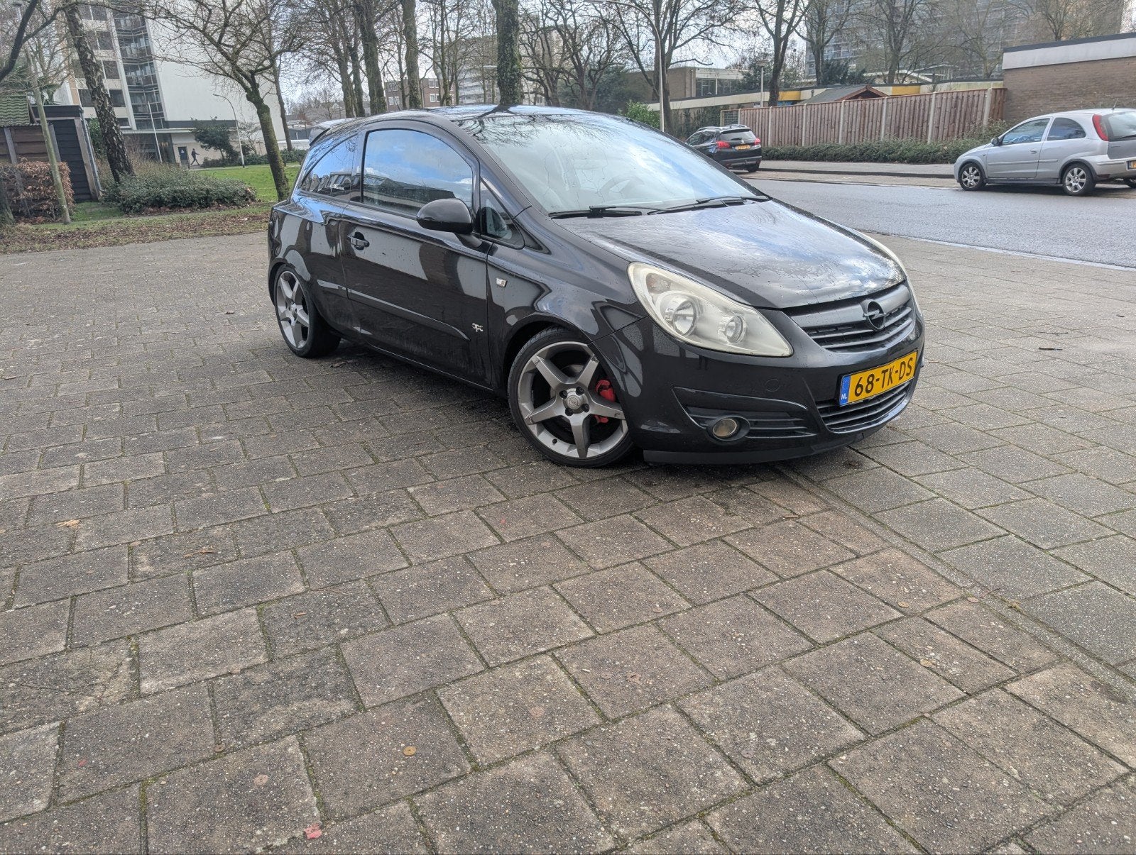 Opel Corsa 1.2 16V 3D WR 2006 Zwart, Voorwielaandrijving, 40 €/maand, 4 cilinders, 1229 cc