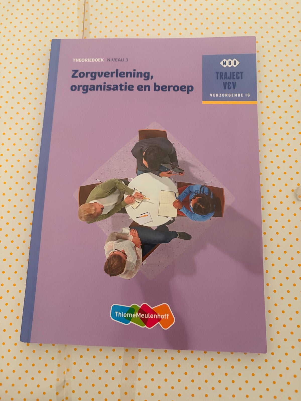 Zorgverlening, organisatie en beroep - MBO Traject V&V, Ophalen of Verzenden, Zo goed als nieuw, Overige vakken