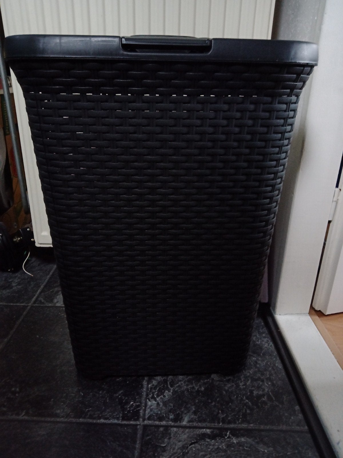 Te koop curver wasmand .Een nette mand., Ophalen, Zwart