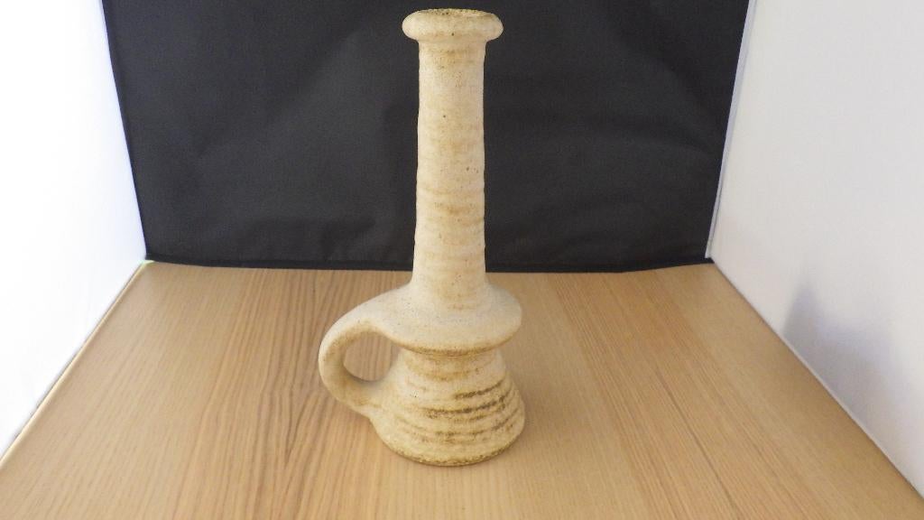 mooie oorvaas met lange slanke hals, Gebruikt, Overige kleuren, Aardewerk of Porselein, Ophalen of Verzenden