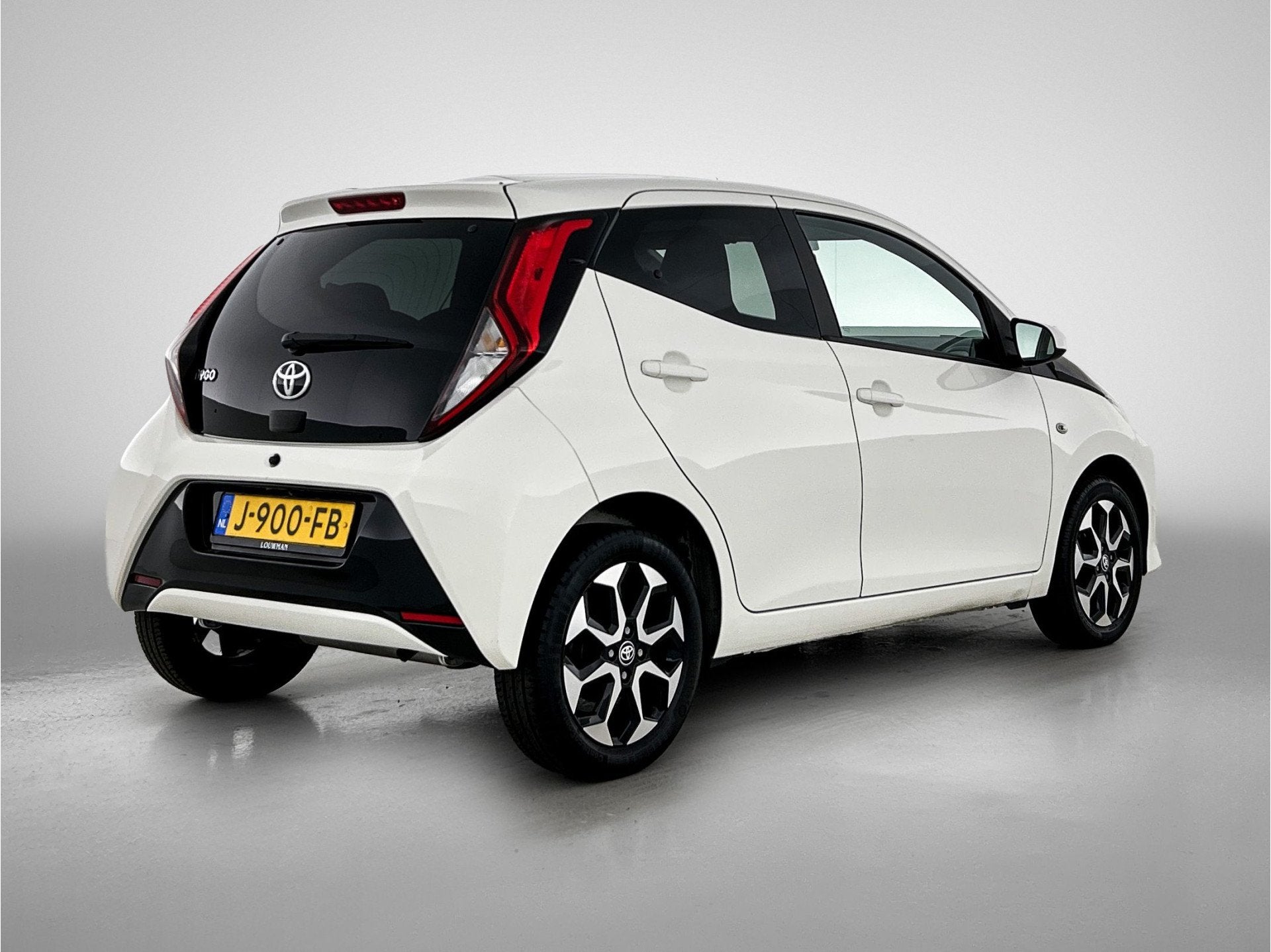 Toyota Aygo 1.0 VVT-i x-joy Automaat | BTW voertuig | NIEUW, 12 maanden, Stof, Gebruikt, 4 stoelen