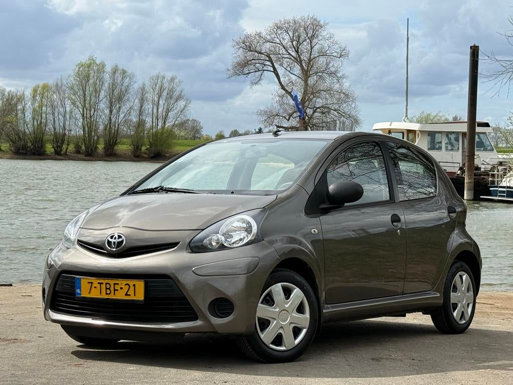 Toyota Aygo 1.0 12V Vvt-i | 5 Deurs | Airco | Elek. Ramen, Auto's, Toyota, Voorwielaandrijving, Stof, Metallic lak, Zwart