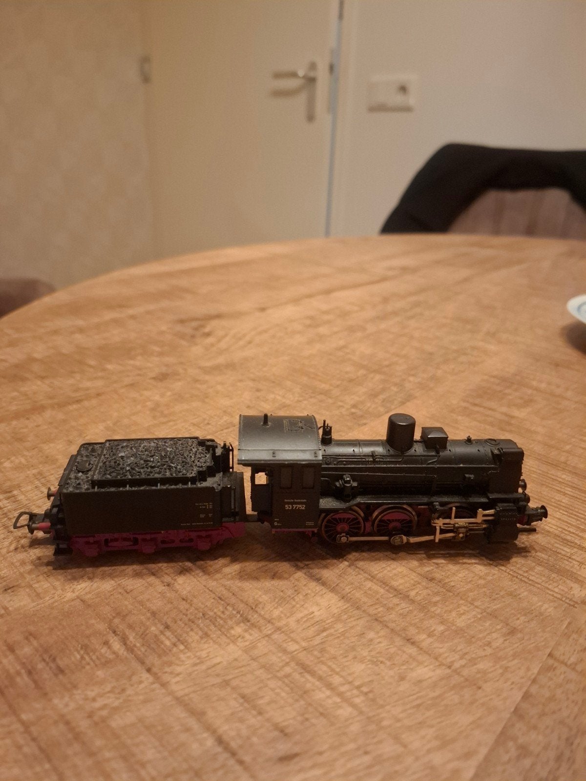 Fleischmann Locomotief 537752 - Zo goed als nieuw, Hobby en Vrije tijd, Fleischmann, Ophalen of Verzenden, Zo goed als nieuw, Analoog