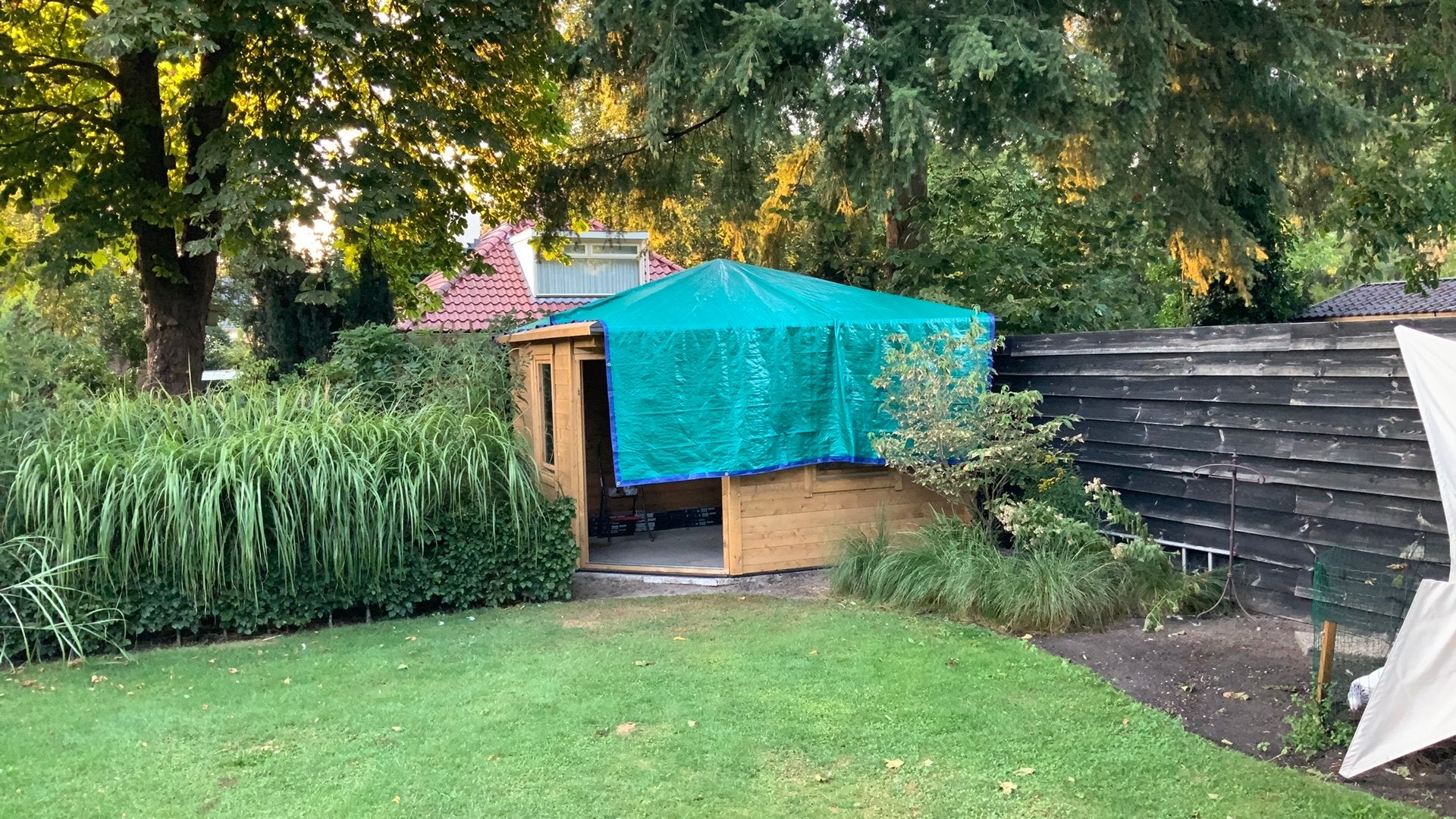 Help !!  Shingels spijkeren op puntdakje van een prieeltje, Bitumineus