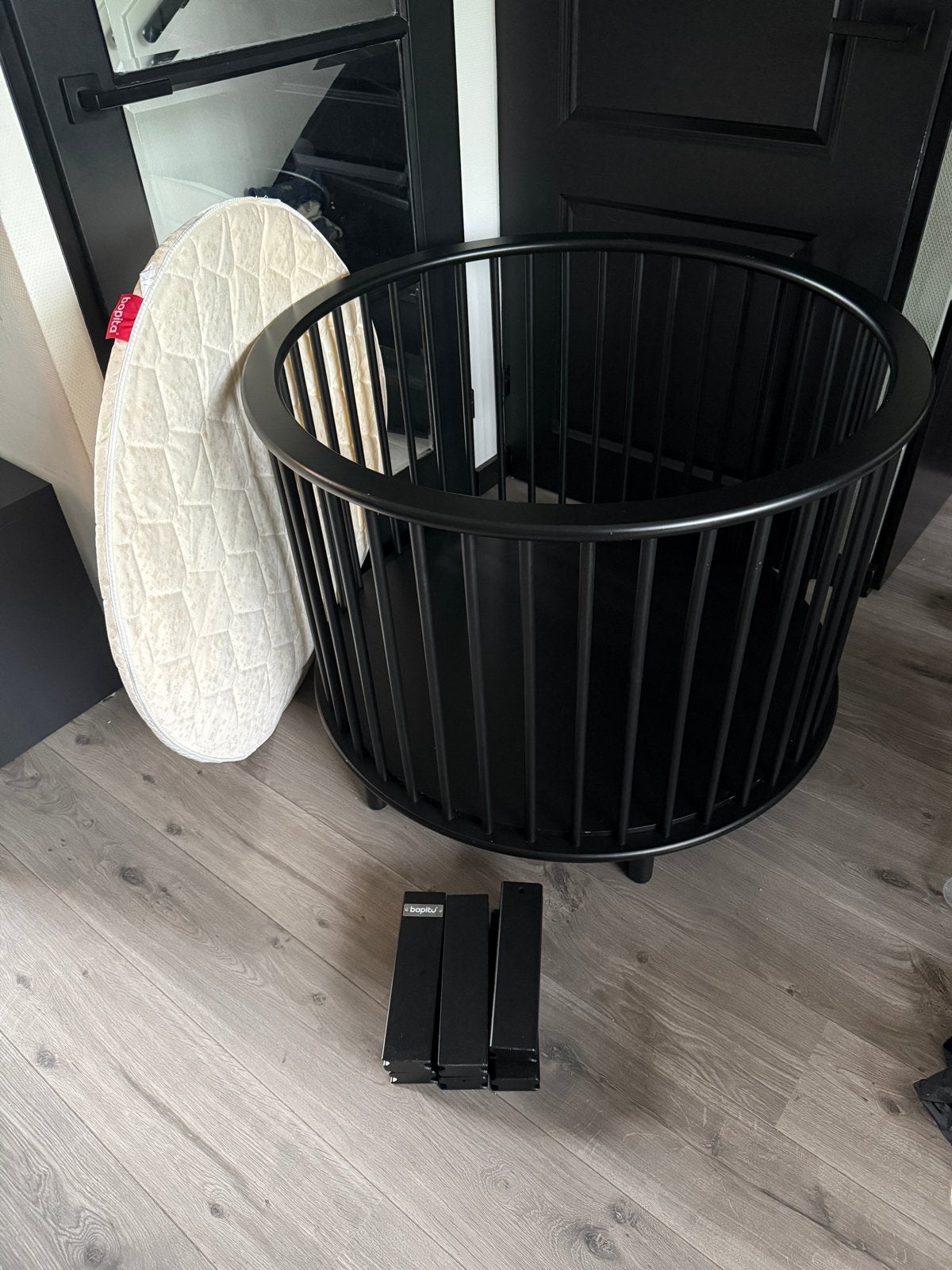 Bopita Rondo Ronde Zwarte Box met Origineel Matras, Kinderen en Baby's, Ophalen, Gebruikt, Rond, In hoogte verstelbaar