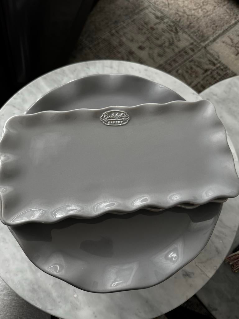 Rudolph's Bakery serveerschalen en etagère, Keramiek, Ophalen of Verzenden, Overige stijlen, Schaal of Schalen