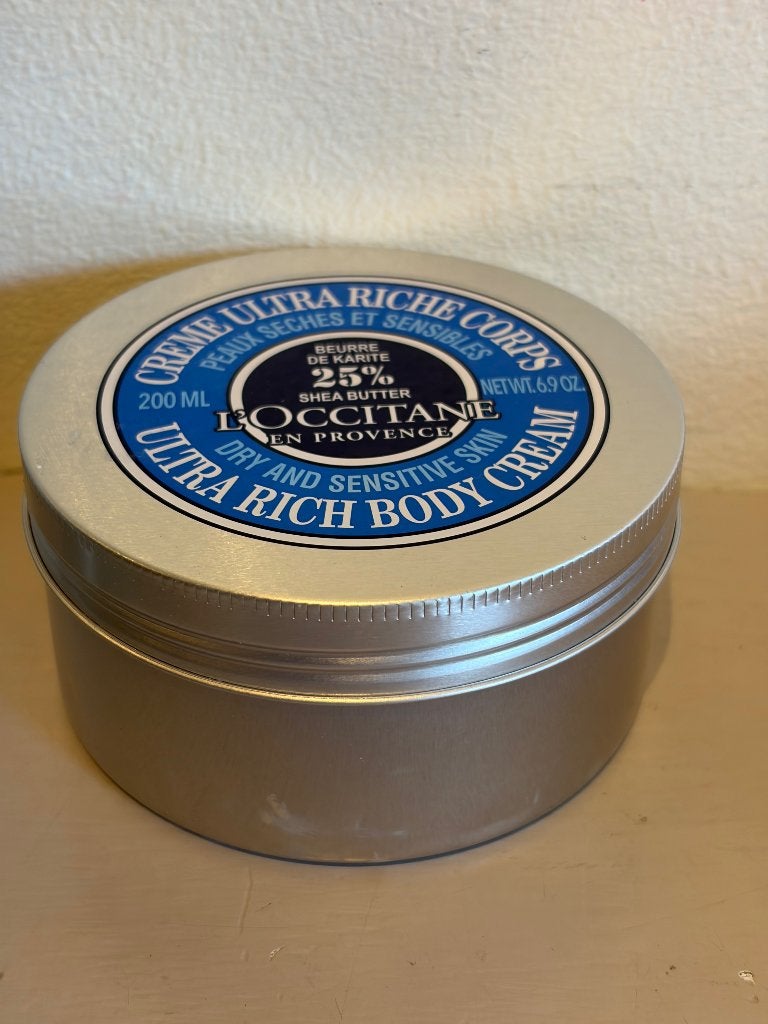 L'Occitane Shea Ultra Rich Body Cream. Inhoud: 200 ml, Ophalen of Verzenden, Zo goed als nieuw, Bodylotion, Crème of Olie