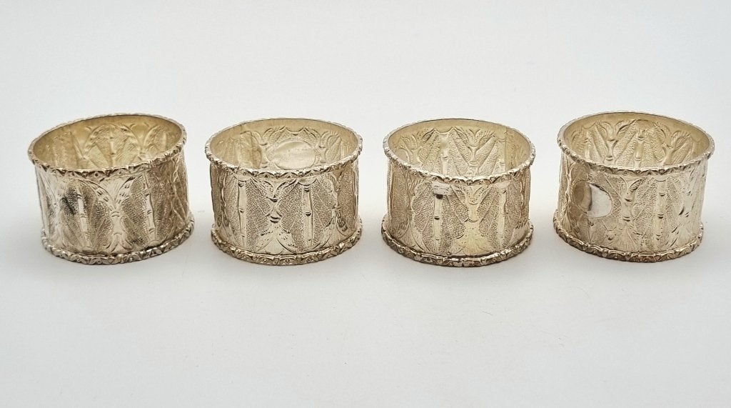 1389. Zilveren kandelaar en servetringen, 20e eeuw, Ophalen, Zilver