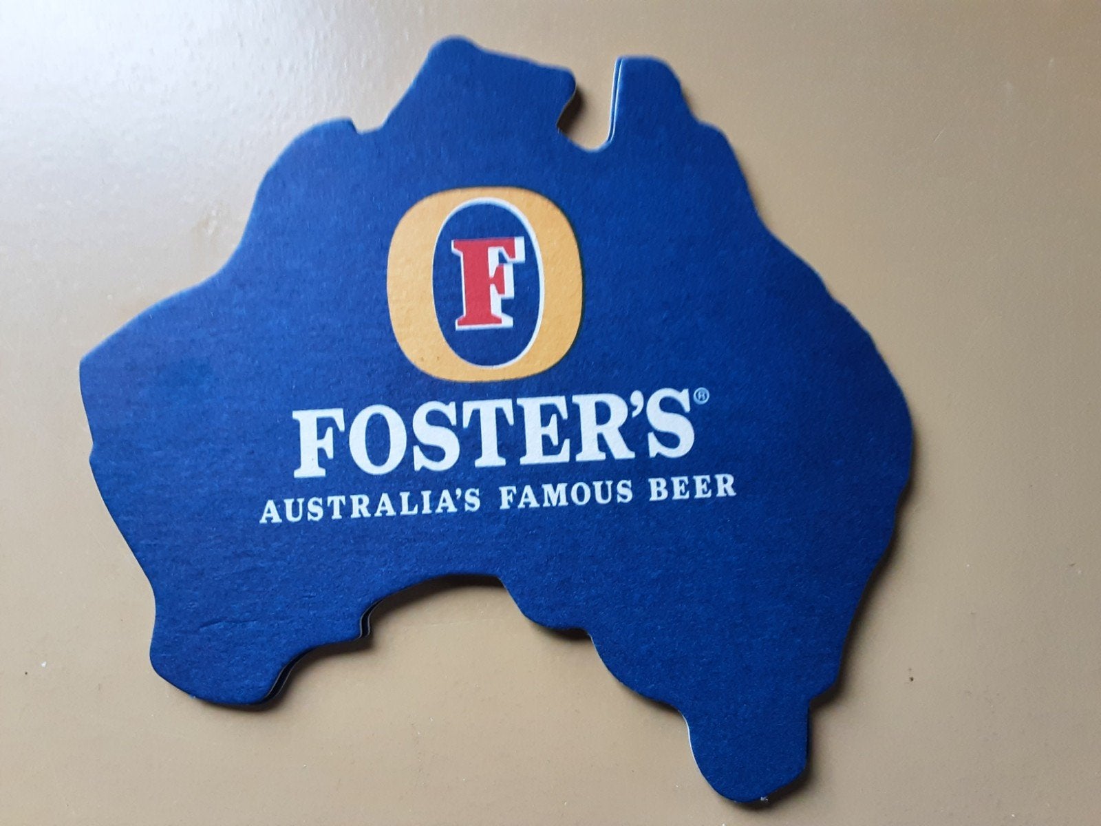 Foster's bierviltje in vorm van Australië. Famous Beer., Verzamelen, Ophalen of Verzenden, Zo goed als nieuw, Viltje(s), Overige merken