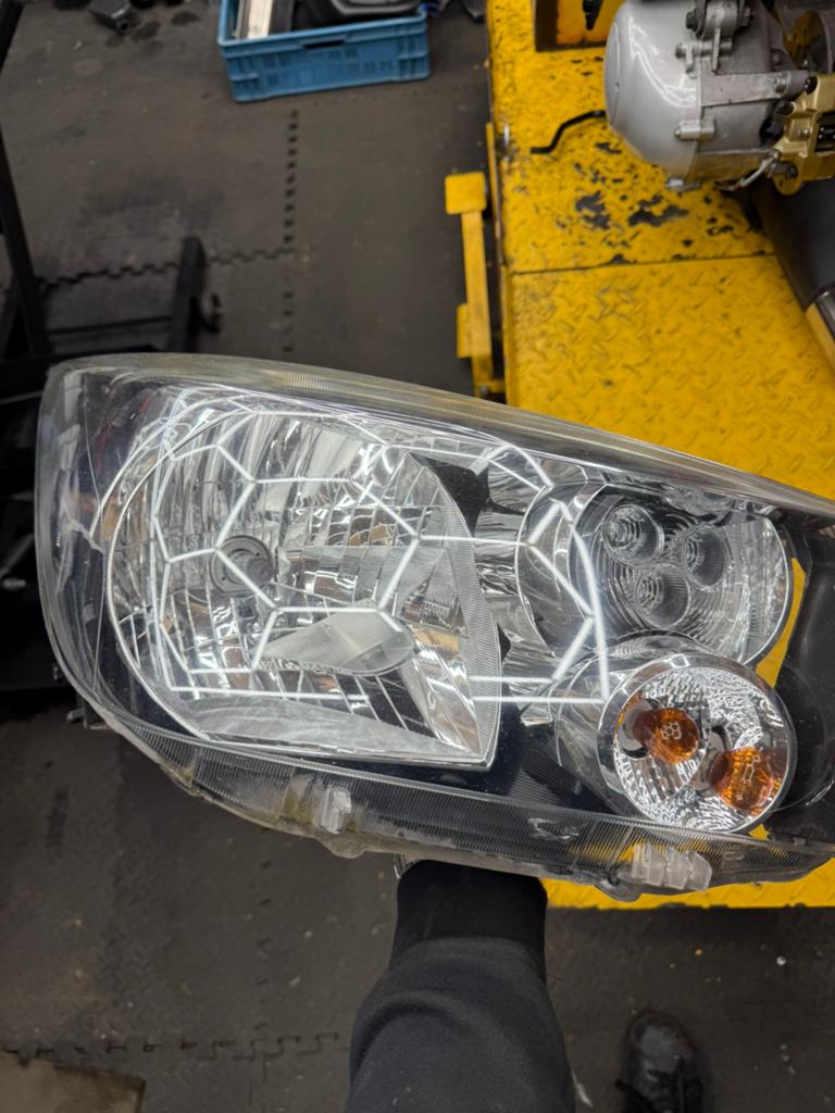 Suzuki celerio 2019 rechter koplamp met schade, Auto-onderdelen, Ophalen of Verzenden, Gebruikt, Suzuki