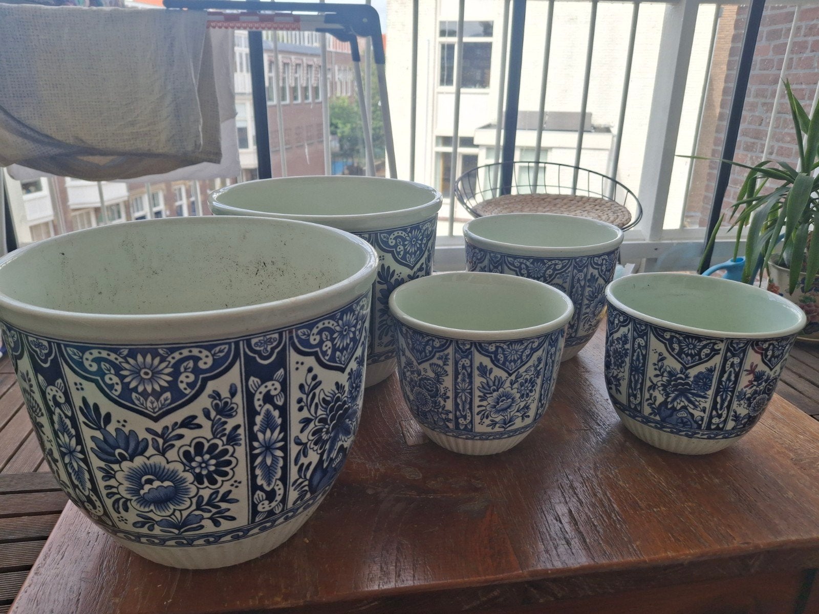 Set van 5 Delfts Blauw-stijl bloempotten, Huis en Inrichting, Woonaccessoires | Vazen, Gebruikt, Blauw, Steen/keramiek, Met patroon/structuur