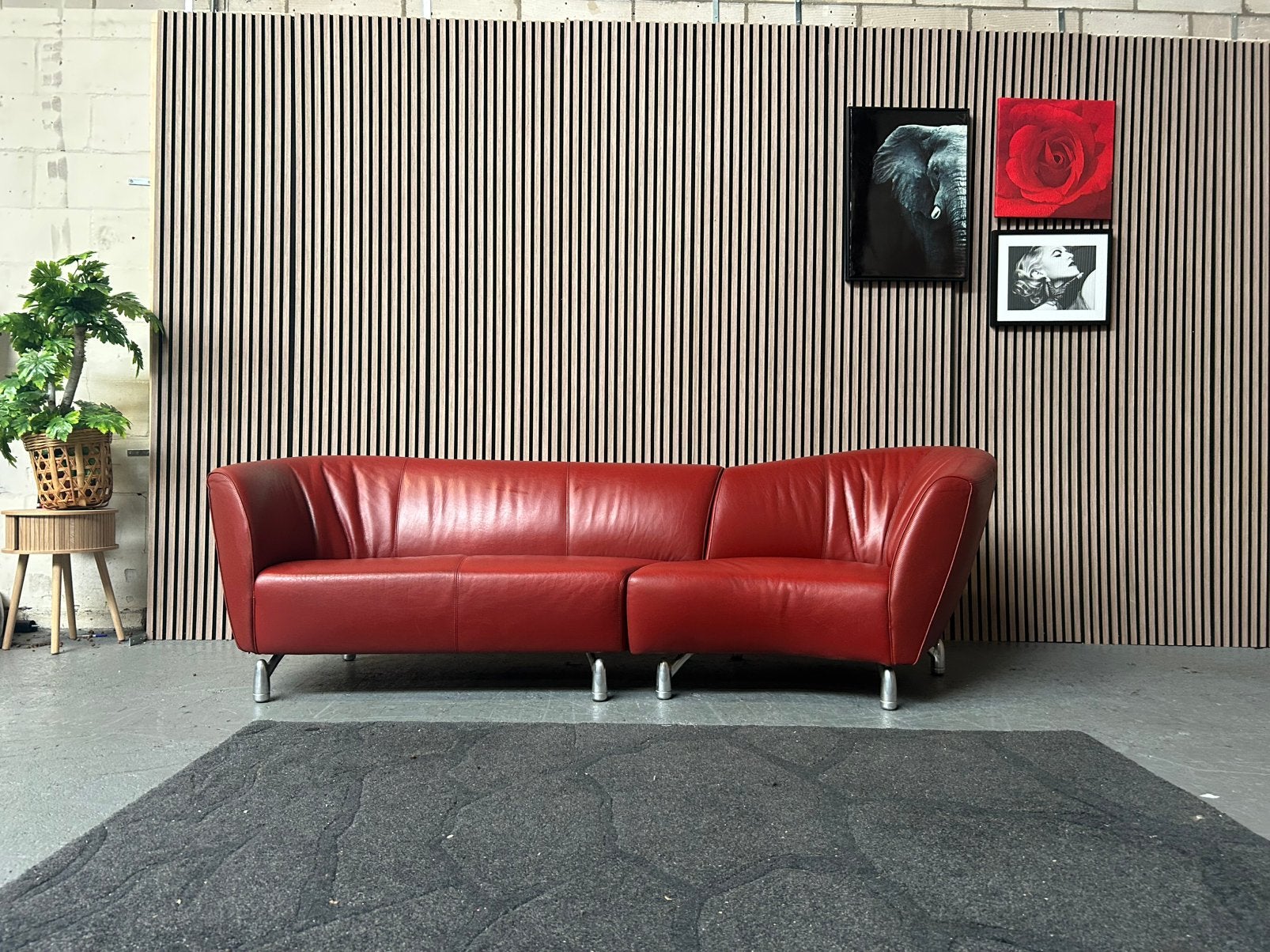 GRATIS LEVERING Leolux Pupilla Rood Leer 262X101 GEREINIGD, Leolux pupilla rood leer, Driepersoons, Ophalen of Verzenden, Zo goed als nieuw