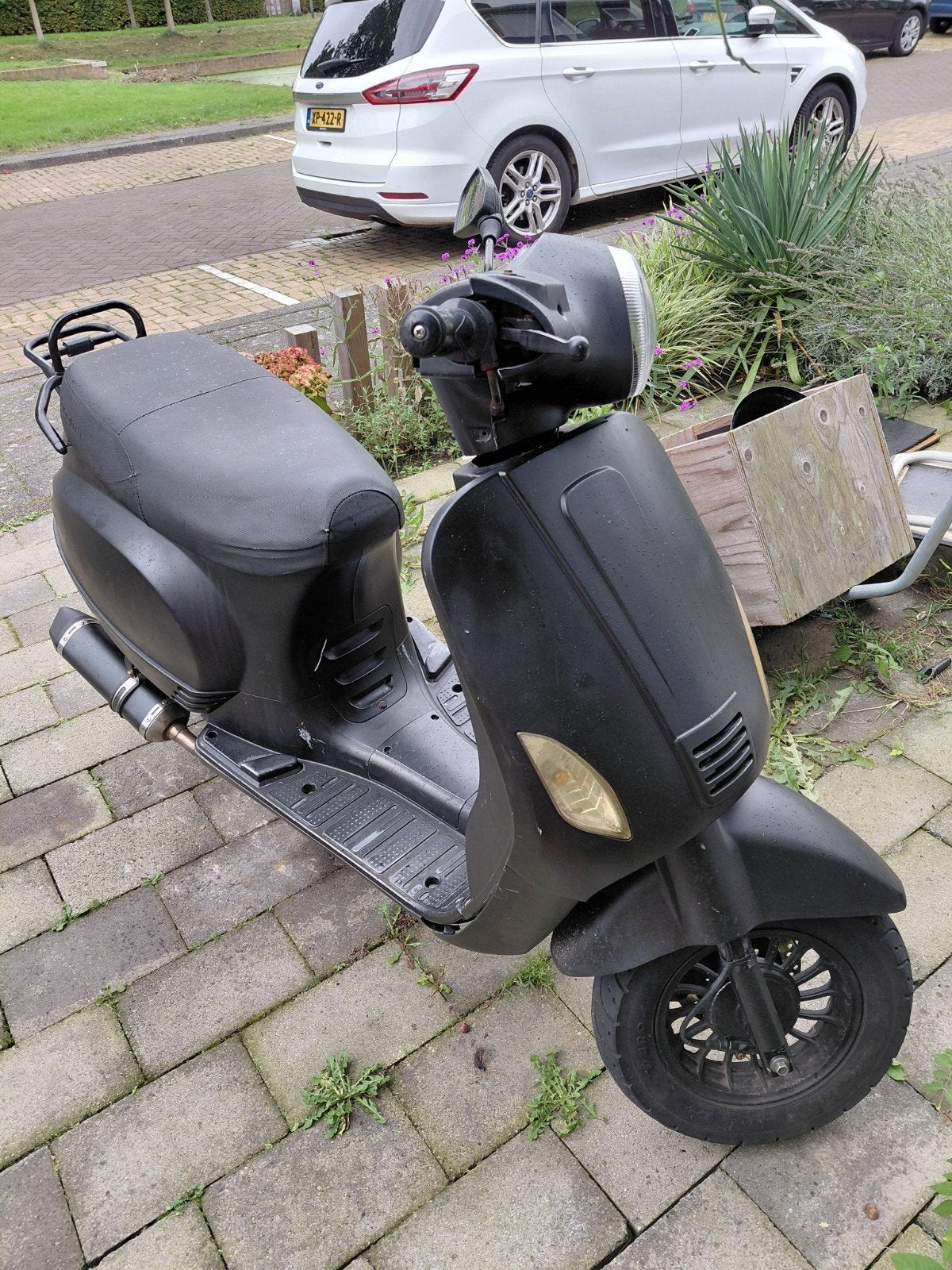 agm vx50 2017 brom, Fietsen en Brommers, Zo goed als nieuw, Benzine, Ophalen, Overige merken